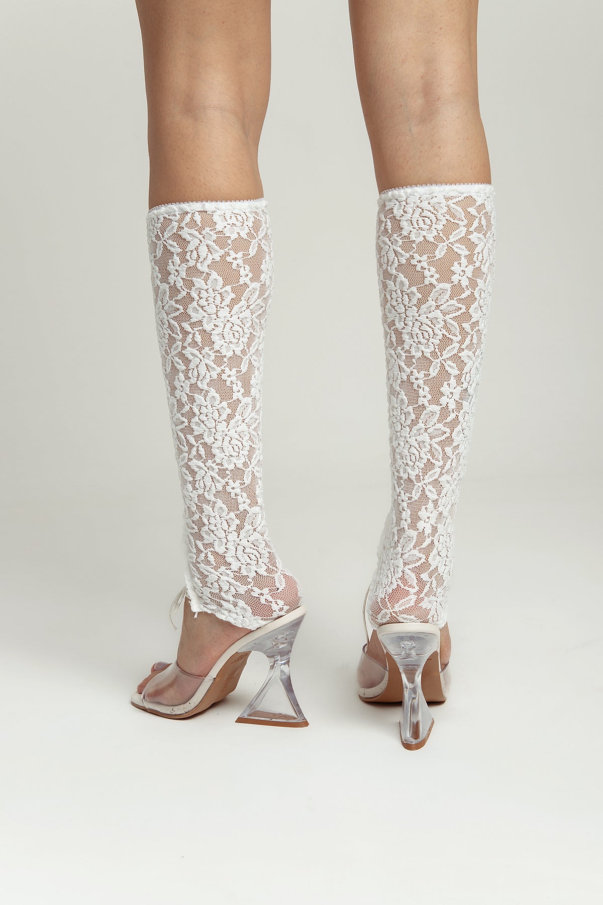 Caneleira floral branca