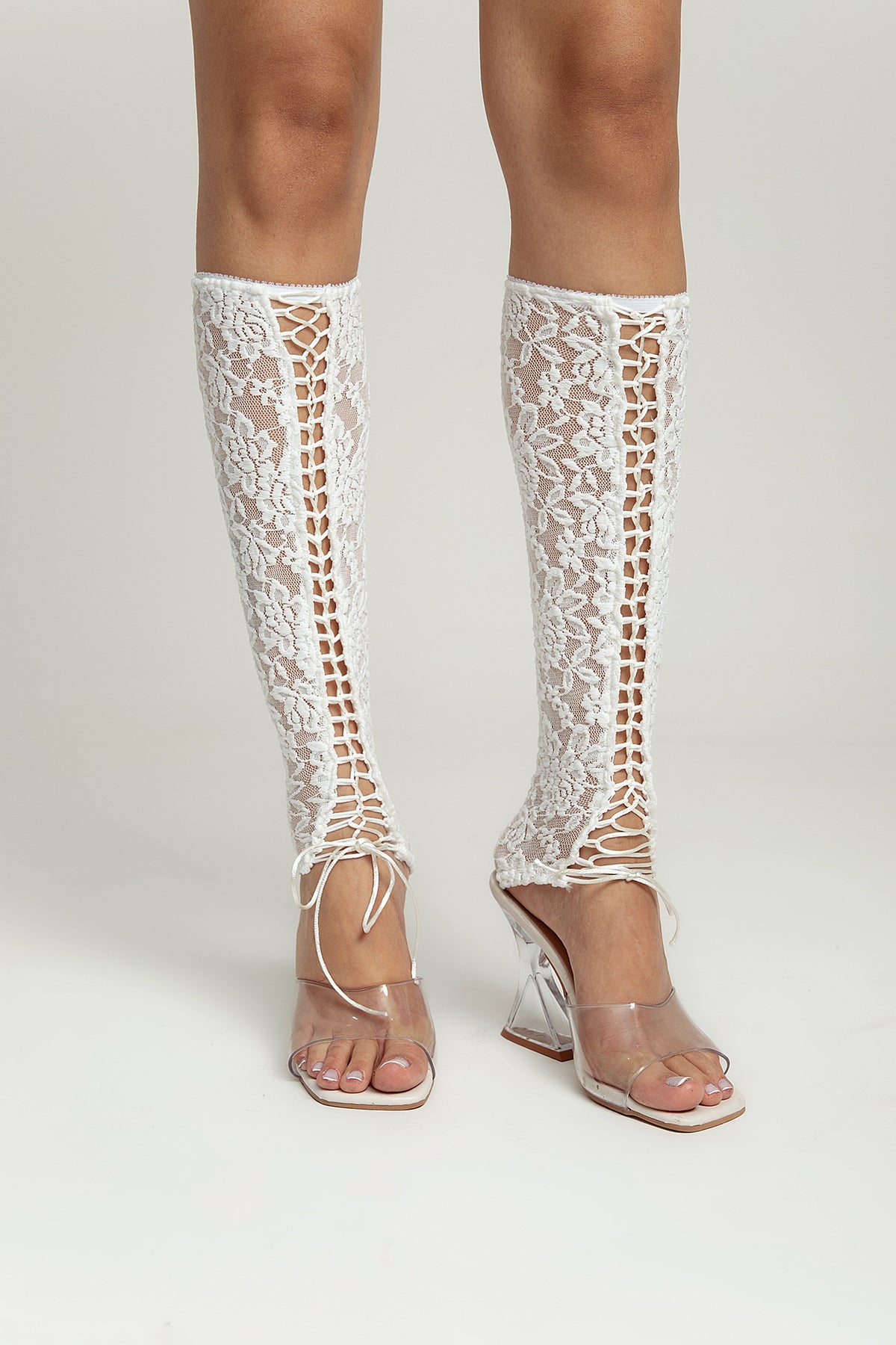 Caneleira floral branca